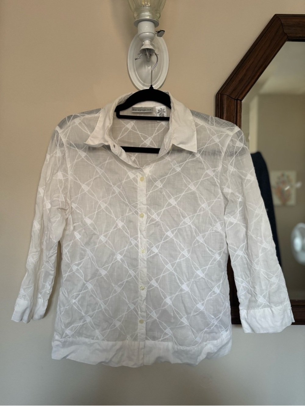 pursuits, ltd. Lightweight White Embroidered Cotton Button-Up Shirt size Medium